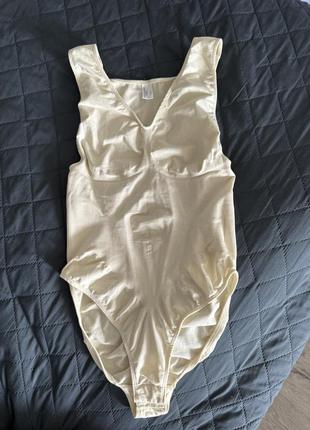 Боді жіночій коригуючий вершкового кольору