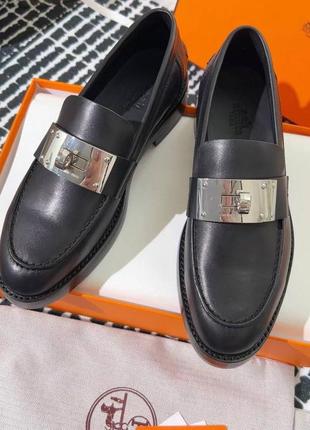 Лоферы в стиле hermes черные кожа