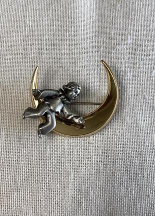 Брошь маленькой принцессы золотистого и серебристого тона