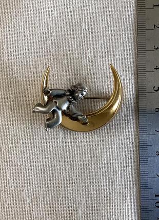 Брошь маленькой принцессы золотистого и серебристого тона