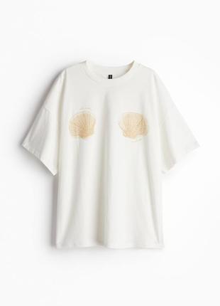 Футболка оверсайз из мягкого хлопкового трикотажа с рисунком спереди h&m