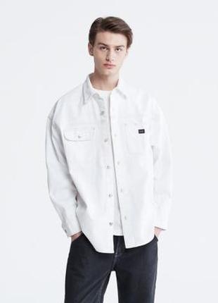Чоловіча біла джинсова сорочка calvin klein jeans щільна джинсова сорочка на кнопках