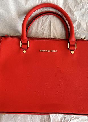 Червона жіноча сумка michael kors