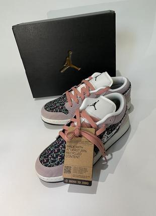 Жіночі оригінальні nike jordan 1 low 38-39 розміру