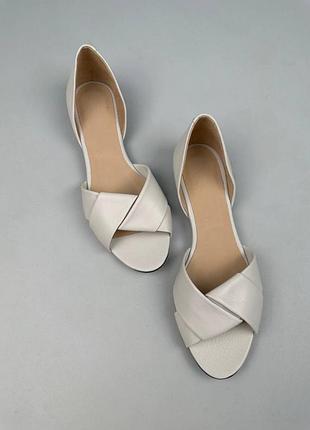 Елегантні балетки з відкритим носиком