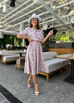 Плаття жіноче нижче за коліна у квіти