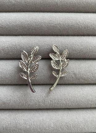 Неймовірні  серебристі сережки "лаври"