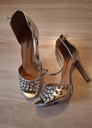 Нові літні туфлі