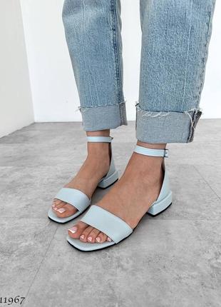 Босоножки голубые кожа