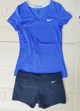 М — комплект шорти та футболка спортивнаnike