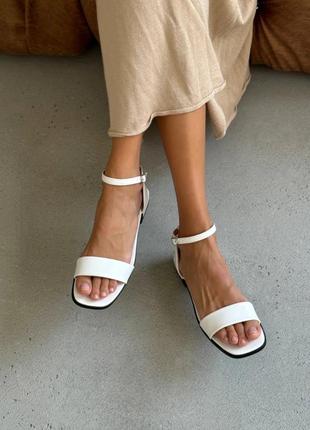 Босоніжки на низькому каблуку з камінцями 🆕🆕🆕2 фото