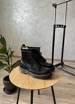 Чоботи dr. martens