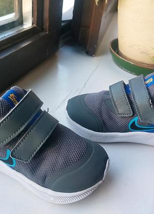 Легкие кроссовки