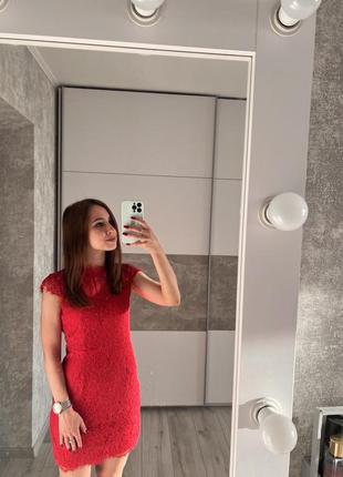 Сукня червона гіпюр