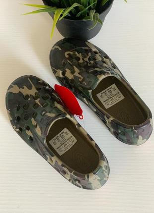 Резиновые сандалии ванс