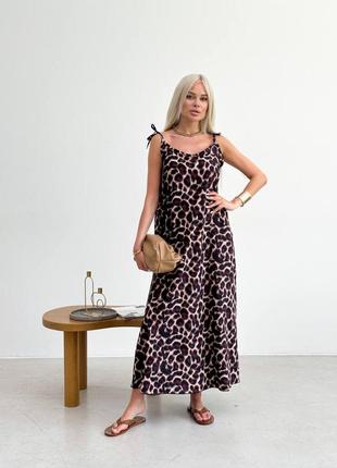 Длинный сарафан на бретелях завязках с принтом леопарда с боковыми карманами