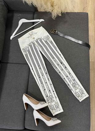 Джинсы со стразами