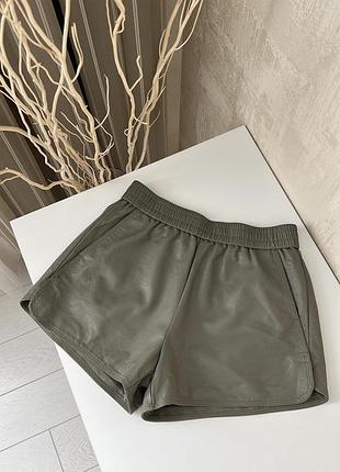Кожаные шорты