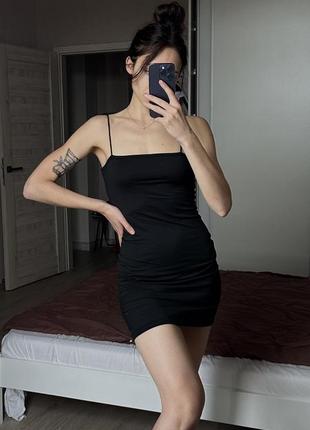Черное минималистичное мини платье3 фото