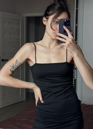 Черное минималистичное мини платье6 фото