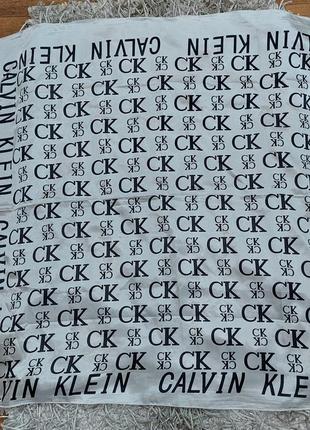 Шикарный женский шелковый платок от calvin klein.