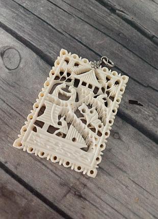 Кулон винтаж кость резьбки