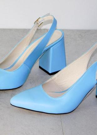 Туфли кожаные на устойчивом каблуке женские с ремешком голубые8 фото