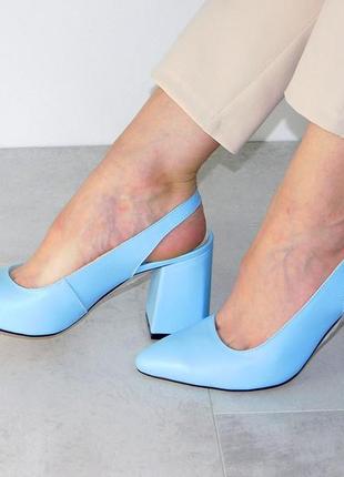 Туфли кожаные на устойчивом каблуке женские с ремешком голубые5 фото