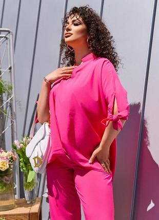 Стильный женский брючный костюм