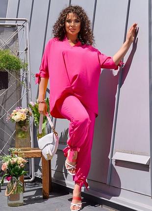 Стильный женский брючный костюм