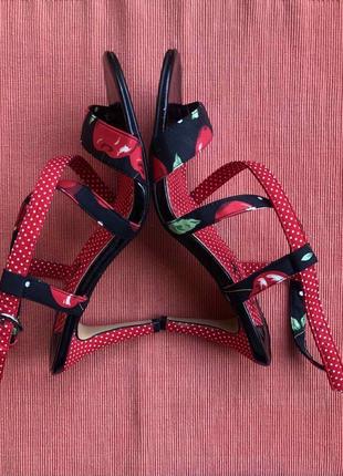 Стильные босоножки3 фото