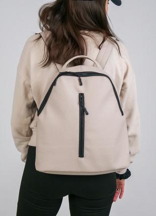 Компактный женский рюкзак like в экокожи, бежевый цвет4 фото
