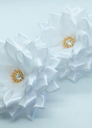 Школьные белые бантики на резиночках нарядные белые бантики