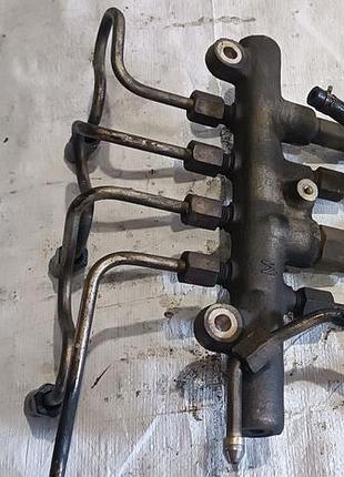 Паливна рампа в трубками mazda 6 2.0 d 02-07