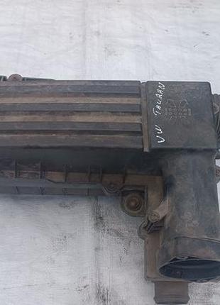 Корпус воздушного фильтра 3c0129607 ae volkswagen tuaran