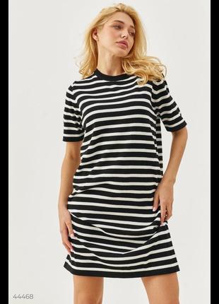 Платье в полоску, трикотаж, состояние новой вещи.хорошего качества.платье такое,как на картинке