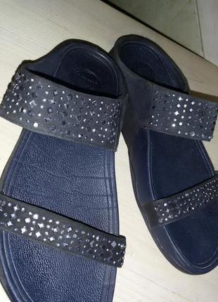 Fitflop(англія)- чудові пантофлі 39  розмір (26 см)