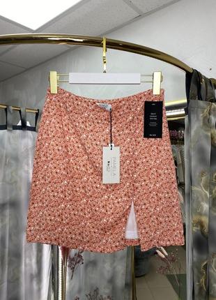 Мини-юбка с разрезом, в цветочек бренда na-kd