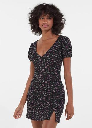 Трикотажное мини платье в цветочный принт со шнуровкой bershka