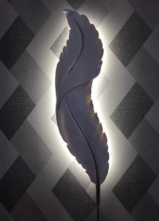 Настенный светильник в виде пера с серебристой патиной kst2315/900wh+sl