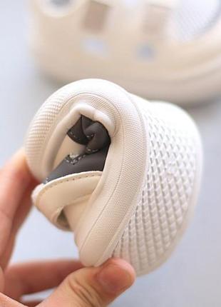 Зручні босоніжки для найменших (11)