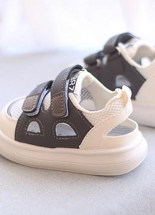 Зручні босоніжки для найменших (11)