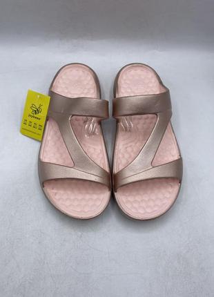 Женские шлепанцы joybees everyday sandals metallic rose gold оригинал2 фото