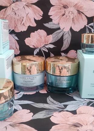 Пусті баночки від оригінальних кремів estée lauder