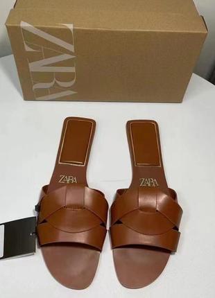 Тапочки, шлепанцы, сандалии, слайдеры zara