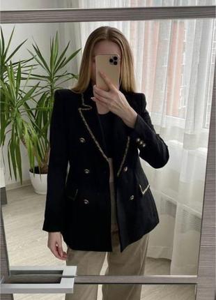 Чорний піджак з золотою ниткою zara