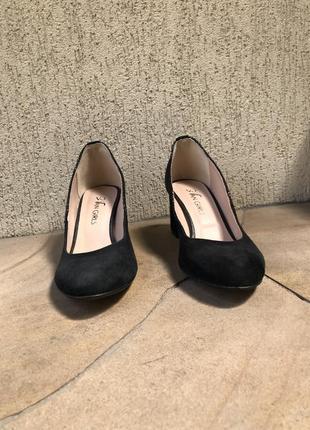 Новые замшевые туфли 37 р женские весенние осенние летние на каблуке 6 см