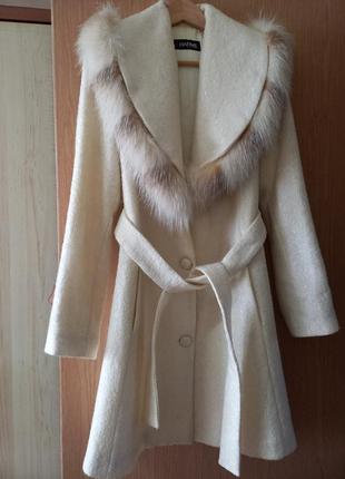 Елегантне приталене напівпальто італійського бренду charme.