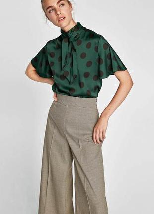 Стильный топ zara в крупный горох изумрудно-зеленого цвета с шикарным бантом на горловине
