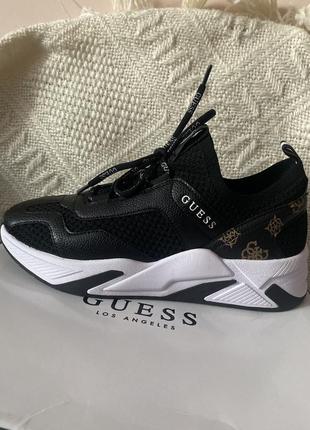 Кроссовки guess